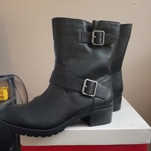Black ankle length boots